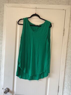 Zenana Outfitters Sleeveless V-Neck Tank - Emerald Green 2XL EUC